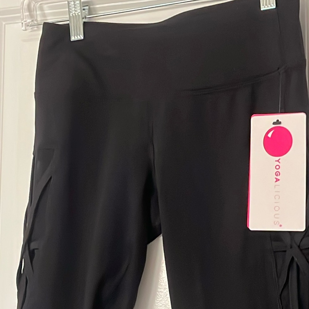 YOGALICIOUS XS BLACK LEGGINGS EXERCISE YOGA TRAINING PANTS CAPRI NEW NWT